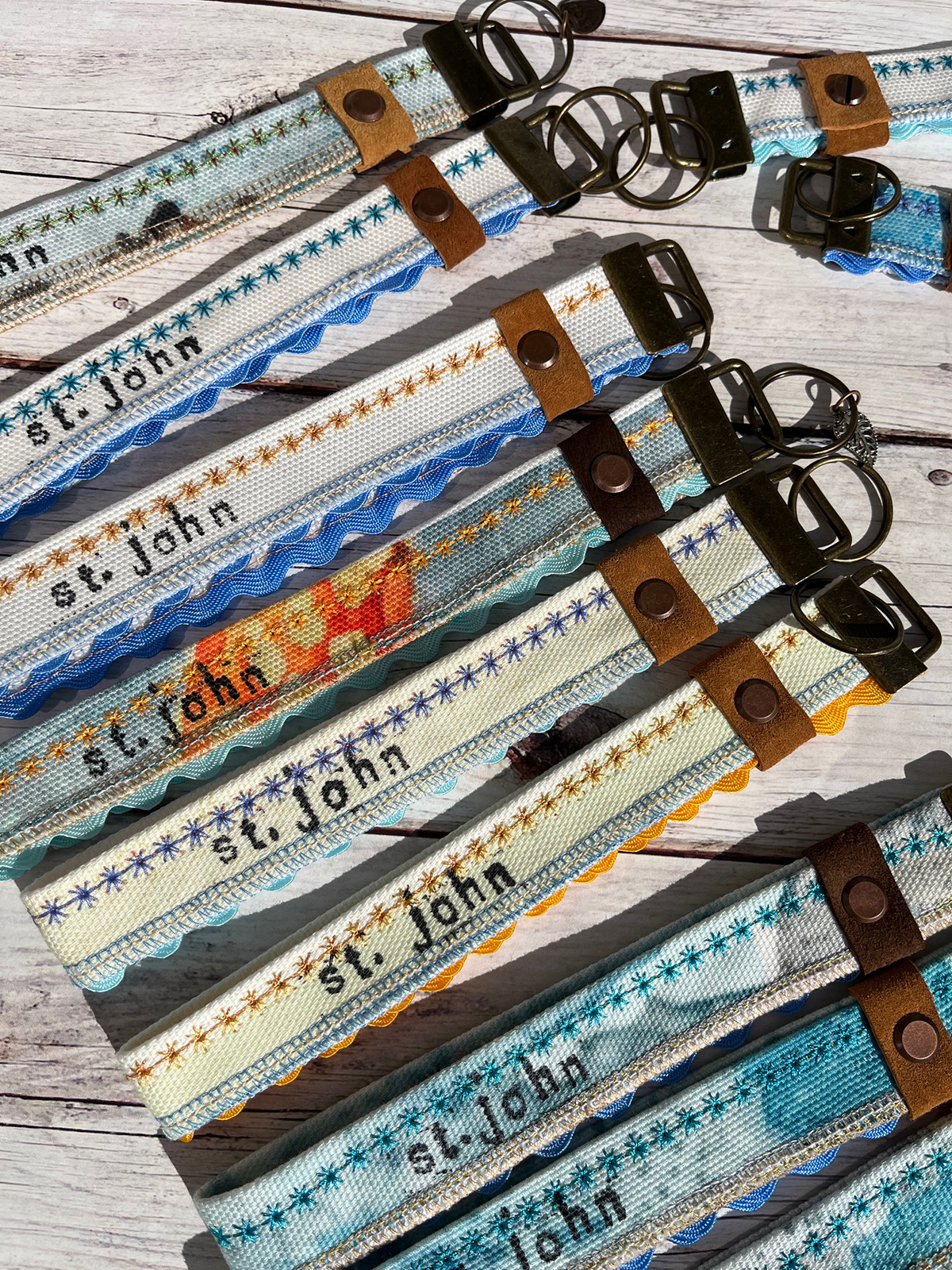 These customizable keychains/key fobs are so cute! Customize your keychain with your name, your initials or your favorite place. Carry around your wrist.